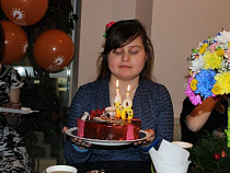 Волонтеры благотворительного центра "Верю в чудо" поздравили подопечную с днем рождения