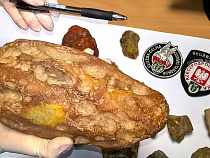 В переделанном автомобиле жителя Багратионовска таможенники обнаружили 3 кг янтаря