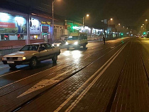 На улице Черняховского сбили пенсионера, шедшего к трамваю