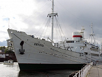 В День города Калининграда научно-исследовательское судно "Витязь" отмечает 20-летие швартовки у музейного причала