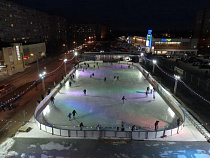Ледовый каток в Калининграде обещает работать и в новогоднюю ночь