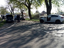 Пострадавших в массовом ДТП под Балтийском заблокировало в автомобиле