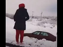 «Мы ехали максимум 80-90 км/ч»: вылетевшие в кювет пожаловались на лёд