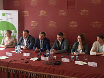 Артисты БДТ имени Товстоногова и Драмтеатра сыграют в футбол