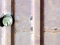 Калининградцы едва не оставили мэрию без металлической двери и труб