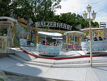 Администратор карусели, из которой выпали отец с сыном, предстанет перед судом