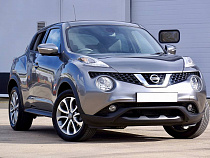 Не получив денег, владелец особняка разбил все стёкла в "Ниссане" арендаторши