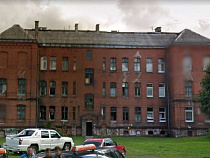 Алиханов:  некорректно наказывать людей, которые заплатили за аварийное здание лицея