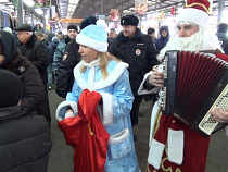 В Калининграде полицейские провели рейд совместно с Дедом Морозом и Снегурочкой