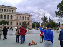 Силанов заявил о мусоре, который привёл к травме ребёнка на фонтане Биржевого сквера 