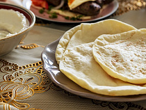 Человек с лавашами оккупировал территорию у рынка - Оргеева