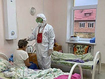 РПЦ причастила пациентов с коронавирусом в больнице в Гусеве