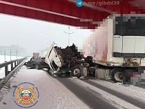 На Приморском кольце погиб водитель фуры