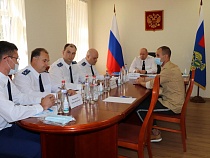 Жители Гвардейска пришли к замгенпрокурора РФ с жалобами на мусор и воду 