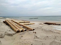 Жители Москвы устанавливают в Зеленоградске нелегальные волнорезы