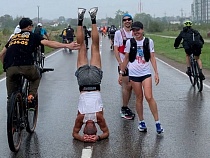 В Калининградской области человек устроил забег на велопробеге