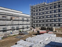 Алиханов впервые не поехал в понедельник на онкоцентр 