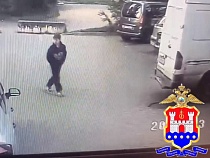 Подлым поджигателем машины в Калининграде мог быть подросток