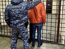 В Калининграде 34-летний мужчина угрожал пистолетом прохожим