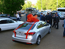 «Автотор» подарил KIA Cerato своему работнику в честь 20-летия выпуска первого автомобиля