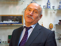 Юрий Шитиков ищет помощника на апрель через госзакупки