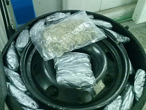 Таможня: калининградские таможенники обнаружили кокаин и марихуану в запаске для BMW