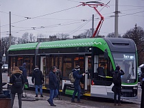 «Заждались уже»: Алиханов сообщил о сроках прибытия новых трамваев