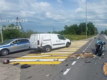 «Пежо» снёс мотоциклиста с шоссе в Гурьевском районе