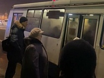 В Калининграде пассажиров не пускают в троллейбусы и автобусы