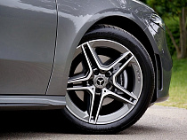 В Калининграде мужик облил «Мерседес» бывшего директора кислотой