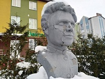 В Чкаловске потрескались бюсты героев морской авиации