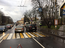 Появилось видео ДТП со сбитым на пешеходном переходе ребенком