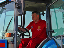 Механизатор из Калининградской области вошел в тройку лучших пахарей России