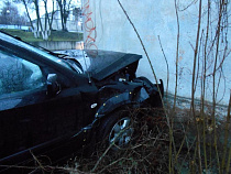 Девушка и два молодых человека ранены в аварии - полиция