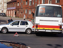 В Калининграде автобус №40 врезался в «Фольксваген» и «КИА» (фото)