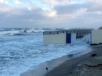 В Зеленоградске затопило строящееся кафе «Монополь» на восточном пляже