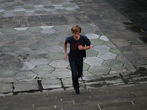 Учитель из Калининграда объяснил куда бежать, если на школу напали