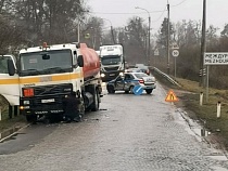 Бензовоз протаранил машину полиции на федеральной трассе
