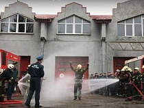 В Калининграде облили водой заслуженного пожарного