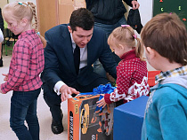 Шарик не дали: Алиханову пожаловались на порядки в новом детсаду 