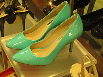 22-летняя калининградка украла из ТЦ на улице Театральной две пары обуви