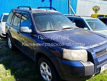 В Калининграде из-под вечно пьяной женщины вынули её «Лэнд Ровер»