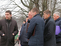 Алиханов настаивает на клинкерной плитке на Нижнем озере