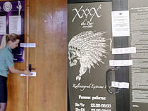 Приставы опечатали бар «ХХХХ» в Калининграде