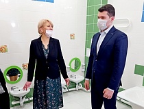 Алиханов высказался об уровне зарплат в детсадах