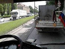 Проспект Калинина застрял в двусторонней пробке (фото)