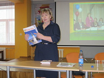 Детская писательница Светлана Вьюгина подарила юным калининградцам свои книги