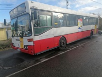 В Калининграде поспешивший водитель автобуса уронил пассажирку