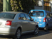 В Калининграде ребенок полчаса просидел в запертой на солнцепеке машине