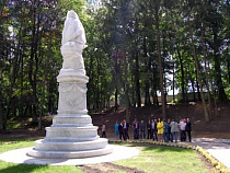 Под Калининградом установили памятник королеве Луизе